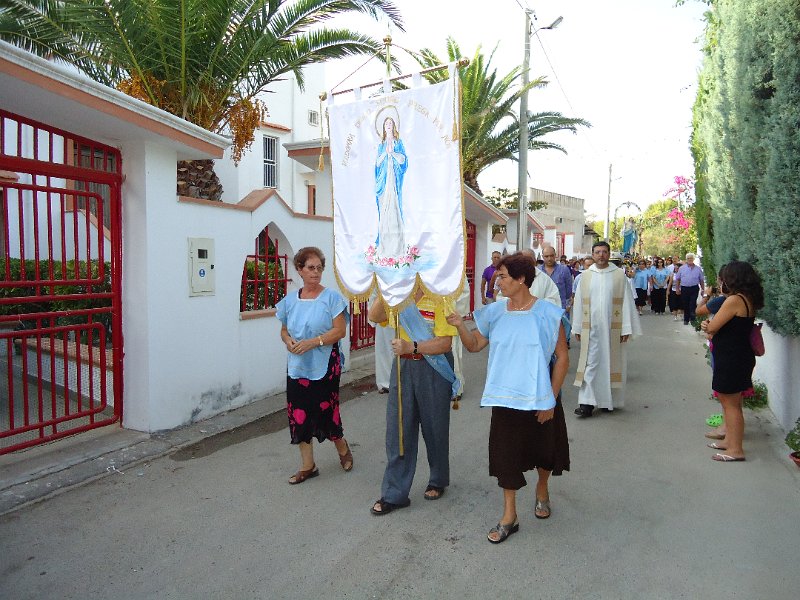 foto angelo aretano (07).JPG - Le sorelle Ada e Maria Aretano Accompagnano il Sacro Vessillo.